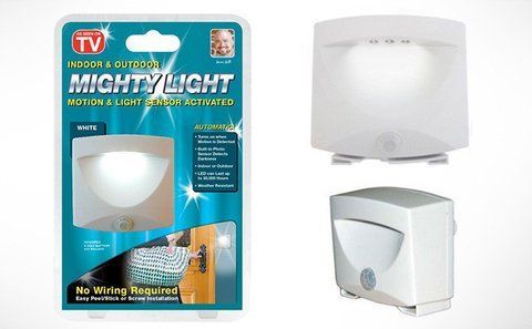 LED світильник з датчиком руху Mighty Light на батарейках TV298 фото