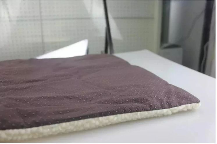 Подстилка для собак Pet Bed | Самонагревающийся коврик для животных | Спальное место для кошек 65 см х 45см VEN333 фото