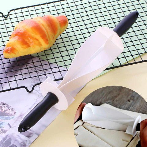 Професійна качалка ніж для нарізування шаруватого тіста. круасанів Croissants and Store Pin B210 фото