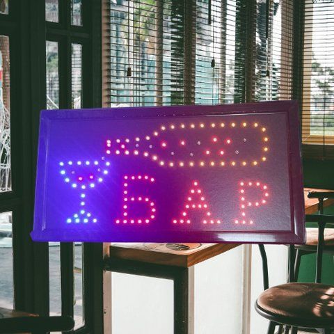 Вивіска "БAР" LED-підсвіткою для пивного магазину, бару, кафе, ресторану пива на розлив 48*25*2,5 см БAР фото