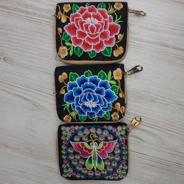 Женский кошелек с вышивкой бабочка, цветок розовый, цветок синей 48 фото