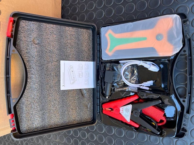 Пускозарядний пристрій для акумулятора та заряджання JUMP STARTER hz25 68000 mAh 2V 2 режими освітлення VEN163 фото
